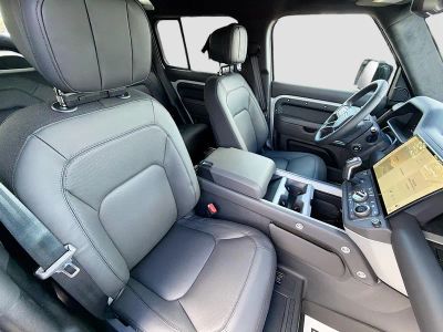 2026 Land Rover Defender 110 — photo 15 view