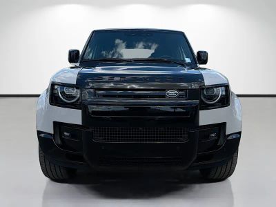 2026 Land Rover Defender 110 — photo 8 view