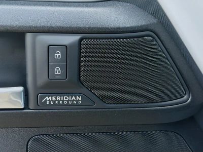 2026 Land Rover Defender 110 — photo 24 view