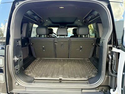 2026 Land Rover Defender 110 — photo 12 view