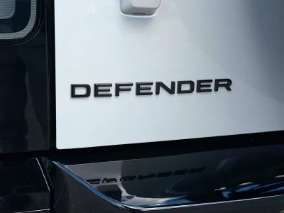 2026 Land Rover Defender 110 — photo 11 view