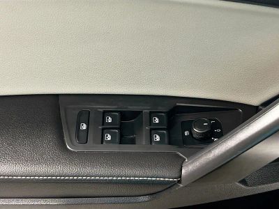 2022 Volkswagen Tiguan — photo 13 view