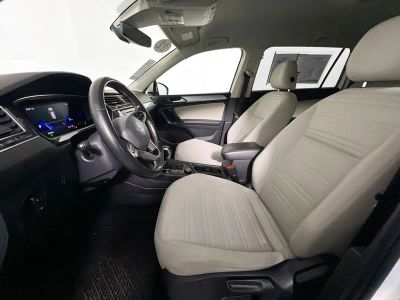 2022 Volkswagen Tiguan — photo 12 view
