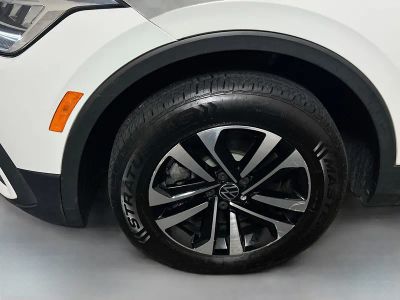 2022 Volkswagen Tiguan — photo 11 view