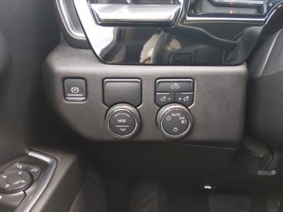 2025 Chevrolet Silverado 1500 — photo 13 view