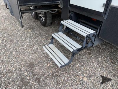 2017 Keystone RV Avalanche - Photo 18