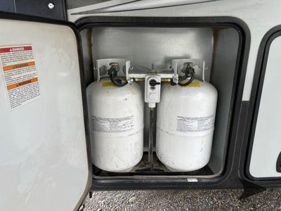 2017 Keystone RV Avalanche - Photo 15