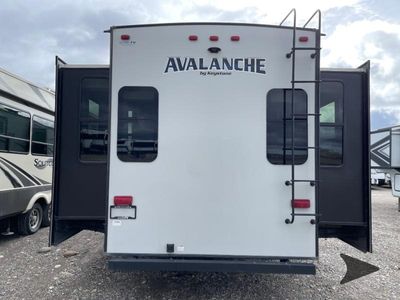 2017 Keystone RV Avalanche - Photo 4