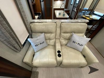 2017 Keystone RV Avalanche - Photo 43