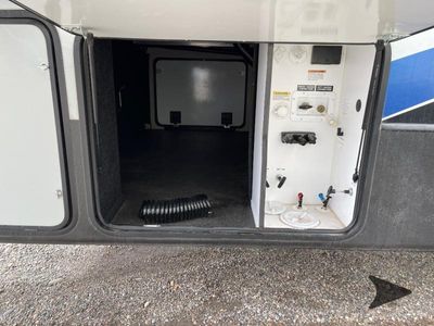 2017 Keystone RV Avalanche - Photo 13