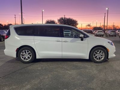 2022 Chrysler Voyager - Photo 4