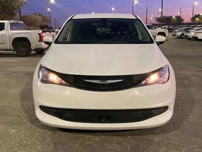 2022 Chrysler Voyager - Photo 2