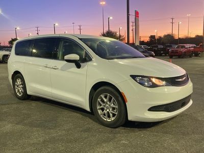 2022 Chrysler Voyager - Photo 3