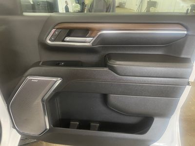 2024 Chevrolet Silverado 3500HD — photo 21 view