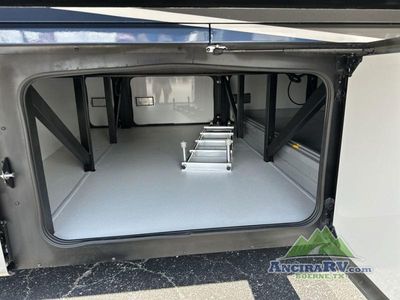 2026 Fleetwood RV Discovery - Photo 33