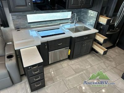 2026 Fleetwood RV Discovery - Photo 9