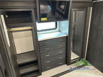 2026 Fleetwood RV Discovery - Photo 17
