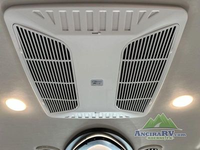 2026 Fleetwood RV Discovery - Photo 18