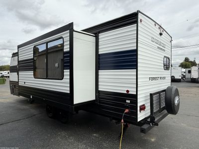 2026 Forest River Cherokee Grey Wolf — photo 7 view