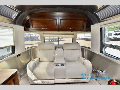 2017 Airstream Classic - Photo 9