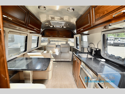 2017 Airstream Classic - Photo 8