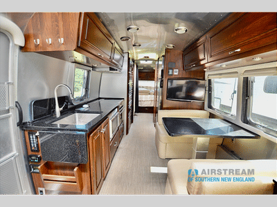 2017 Airstream Classic - Photo 2