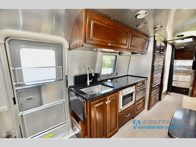 2017 Airstream Classic - Photo 12