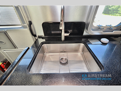 2017 Airstream Classic - Photo 15
