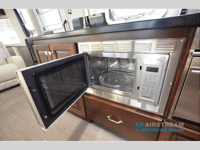2017 Airstream Classic - Photo 21