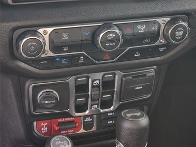 2026 Pre-Owned 2025 Jeep Wrangler 4xe - Photo 15