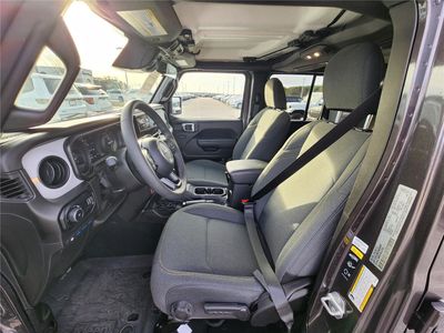 2026 Pre-Owned 2025 Jeep Wrangler 4xe - Photo 11