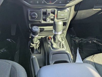 2026 Jeep Wrangler — photo 17 view