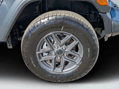 2026 Jeep Wrangler — photo 9 view