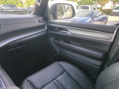 2025 Jeep Wagoneer — photo 18 view