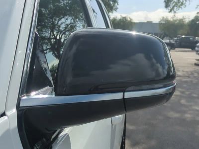 2025 Jeep Wagoneer — photo 12 view
