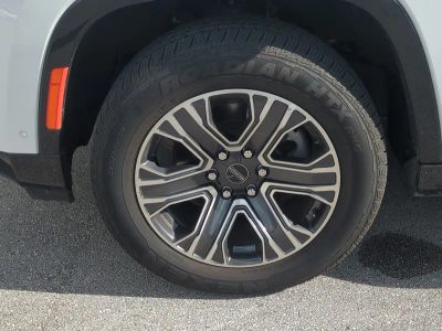 2025 Jeep Wagoneer — photo 11 view