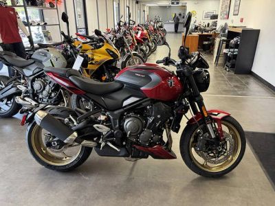 2026 Triumph Trident 800 Carnival red — front three-quarter view
