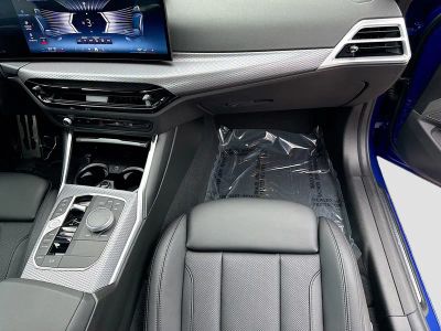 2025 BMW 3 Series — photo 18 view