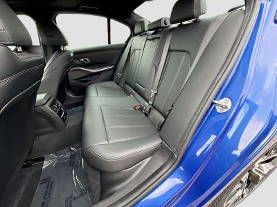 2025 BMW 3 Series — photo 21 view
