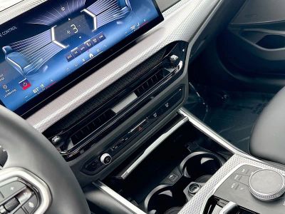 2025 BMW 3 Series — photo 28 view