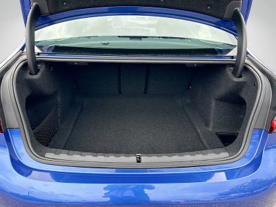 2025 BMW 3 Series — photo 12 view