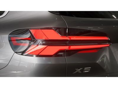 2026 BMW X5 — photo 8 view
