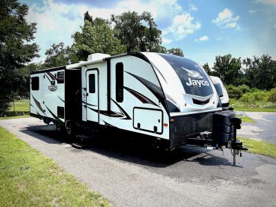 2017 Jayco White Hawk — front three-quarter view