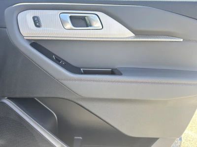 2026 Ford Explorer — photo 14 view