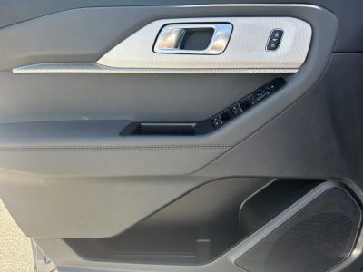 2026 Ford Explorer — photo 10 view
