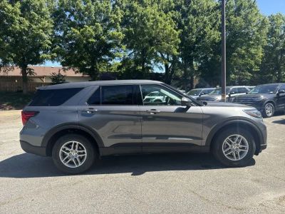 2026 Ford Explorer — photo 8 view