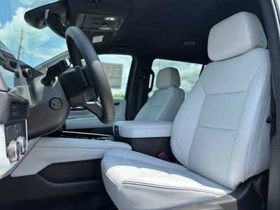 2025 Chevrolet Suburban - Photo 10