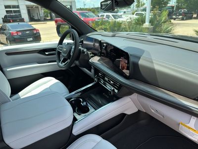 2025 Chevrolet Suburban - Photo 28