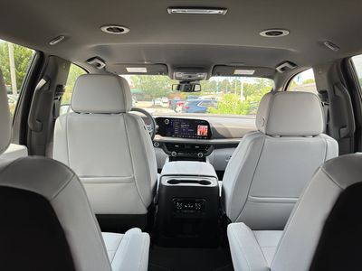 2025 Chevrolet Suburban - Photo 24