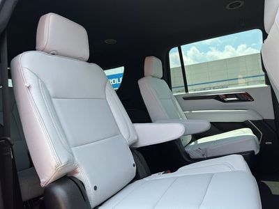 2025 Chevrolet Suburban - Photo 26
